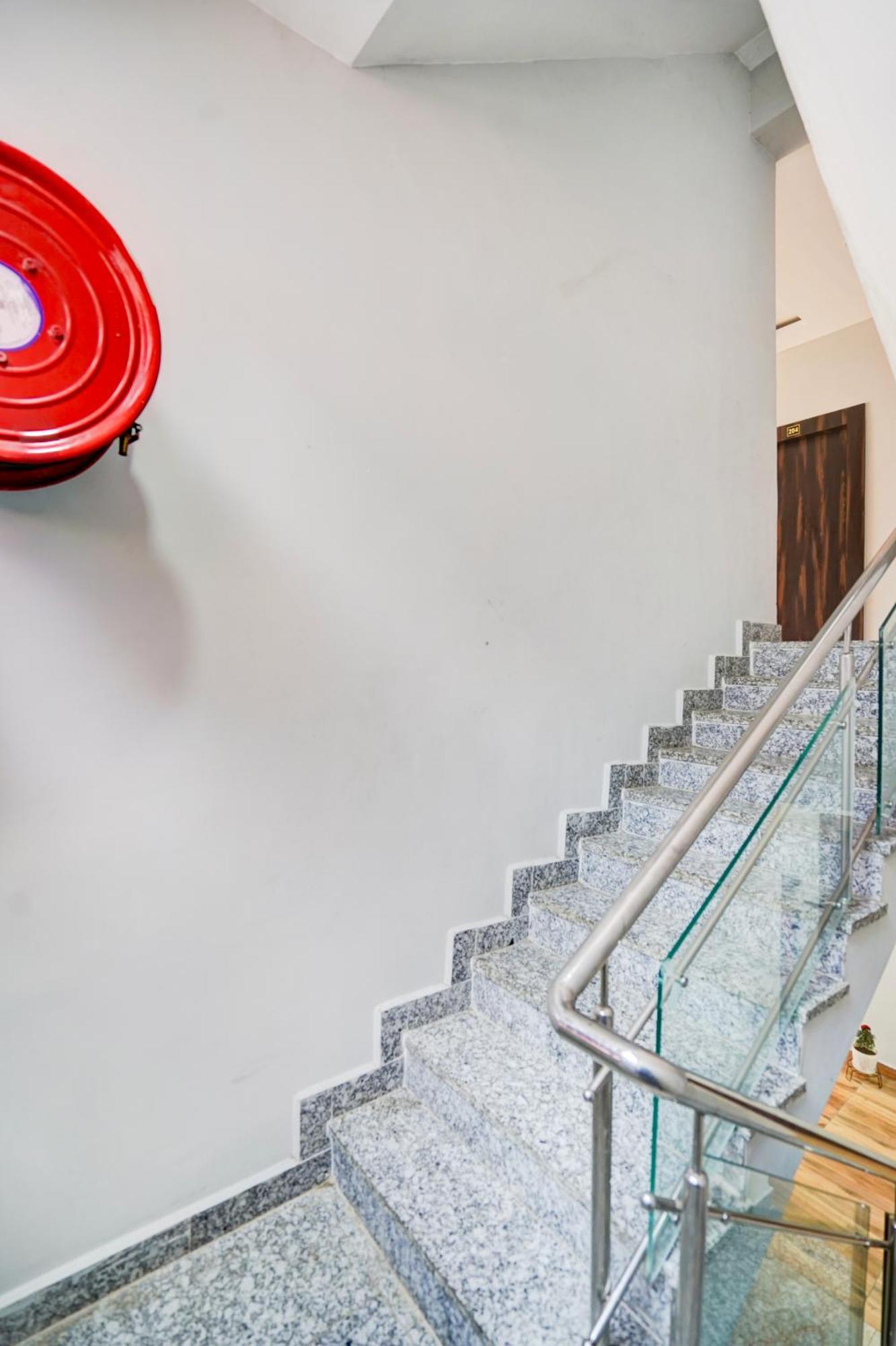 Hotel Vibe Blu- Varanasi Exterior photo