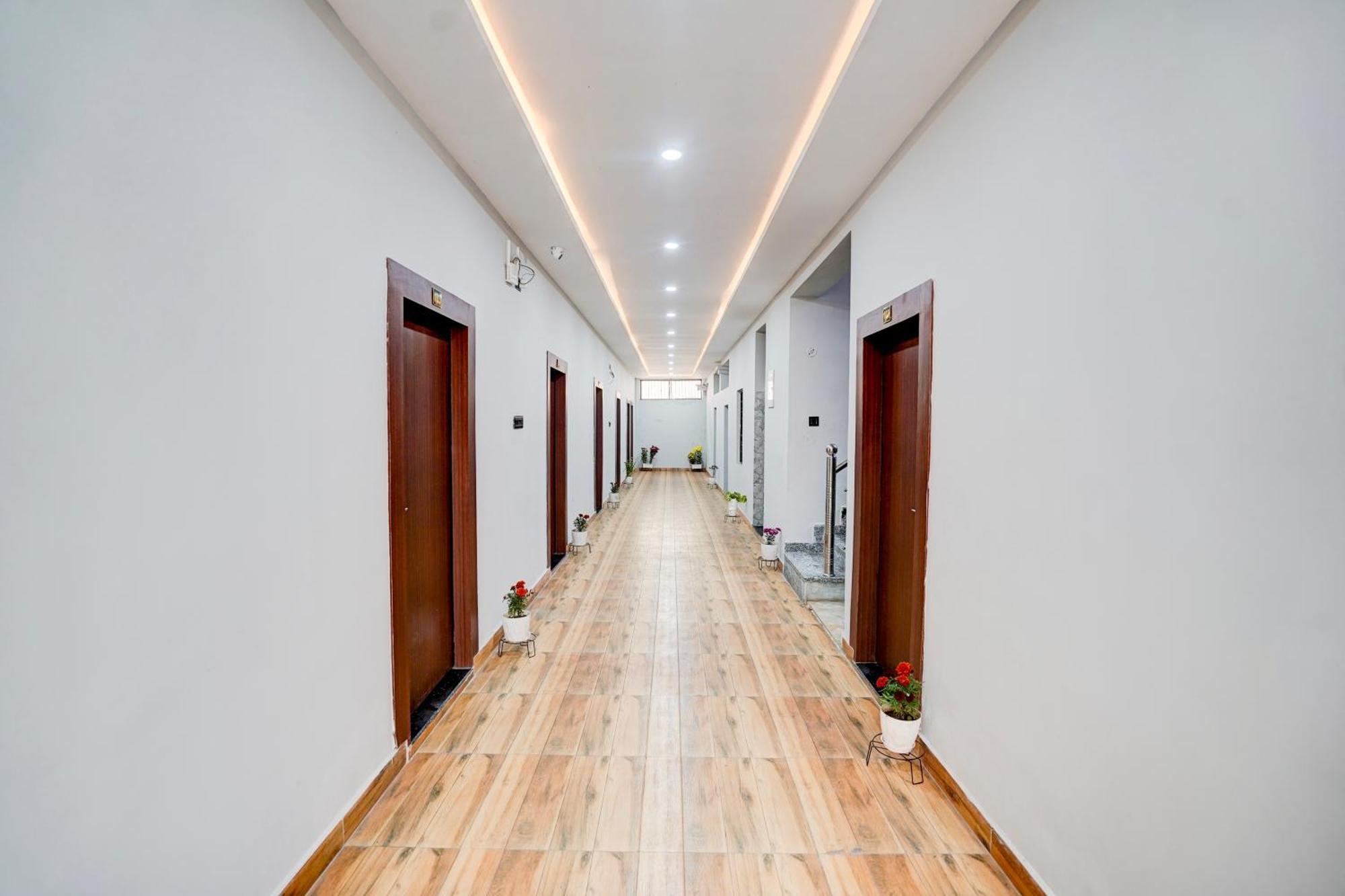 Hotel Vibe Blu- Varanasi Exterior photo