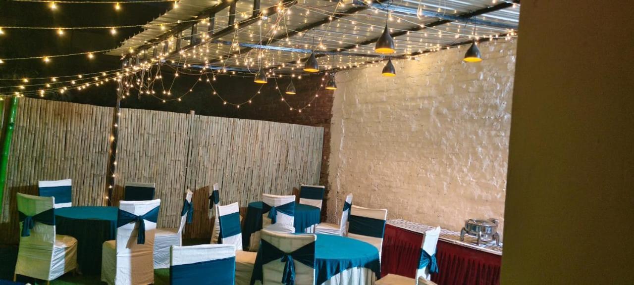 Hotel Vibe Blu- Varanasi Exterior photo