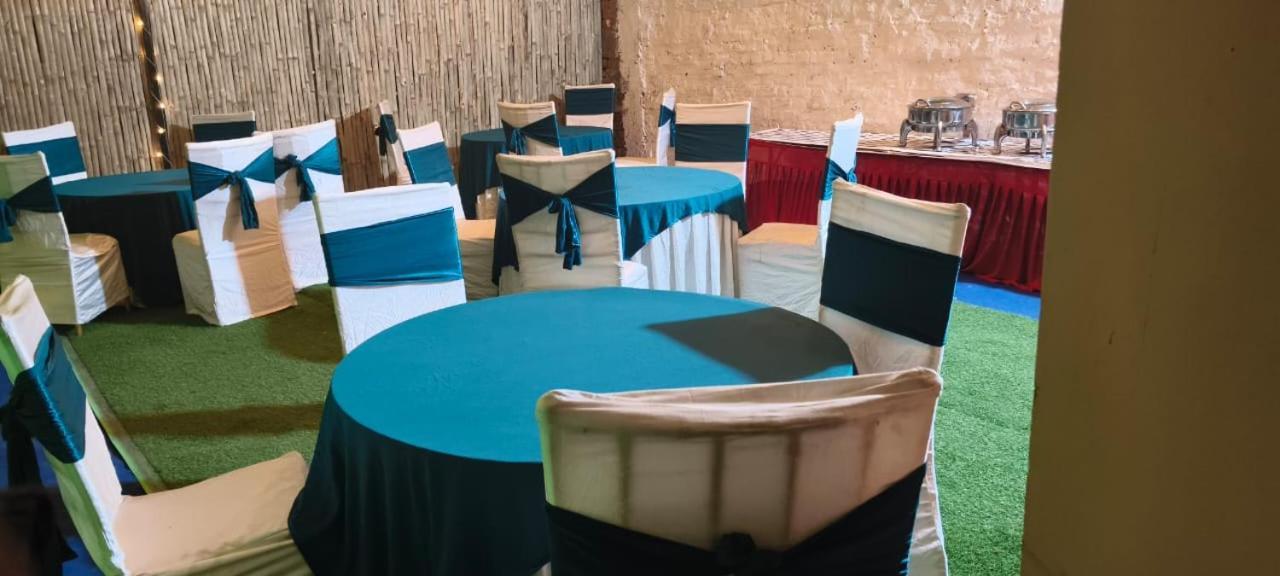 Hotel Vibe Blu- Varanasi Exterior photo